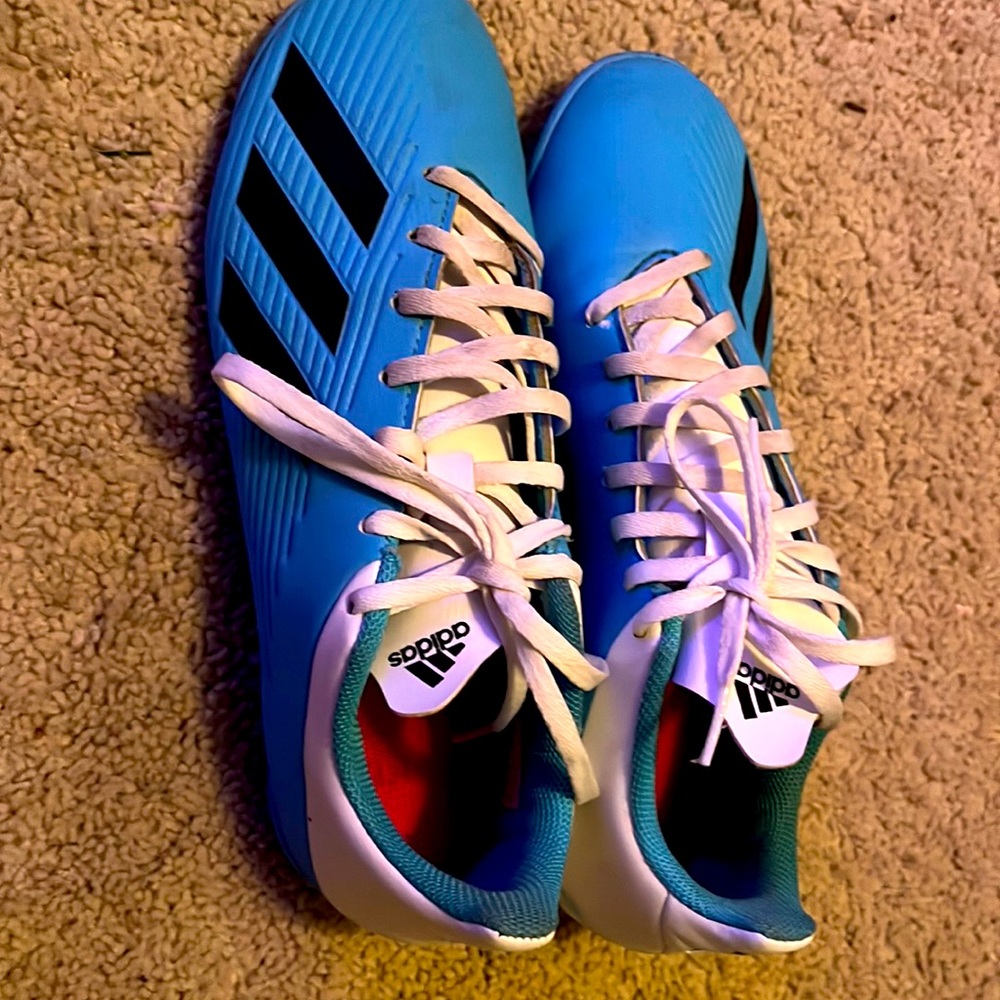Indoor soccer shoes